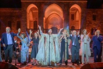 شاهد .. مهرجانات بيت الدين إنطلقت مع جاهدة وهبه.. "ديوانية حب" أعادت للذاكرة بريق الطرب والدهشة