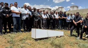 شاهد .. مقتل مؤثر تركي أمام بناته يثير صدمة في مدينة فان