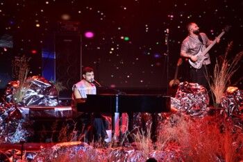 شاهد .. حفل مميز لفرقة أدونيس في "أعياد بيروت" تخلله إطلاق ألبوم وغناء ماريتا الحلاني