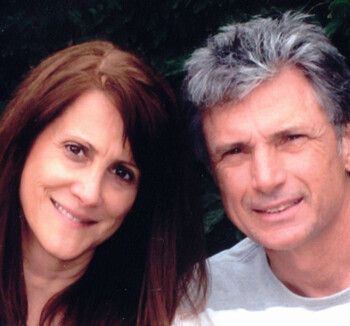 شاهد .. مصرع نجمة عالمية وزوجها بطريقة مروعة داخل منزلهما