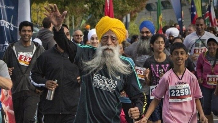 شاهد .. وفاة أكبر عداء ماراثون عن عمر 114 عاماً بطريقة مروعة على الطريق