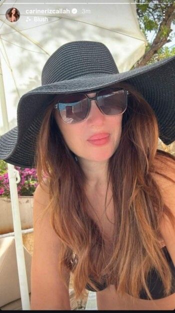 شاهد .. كارين رزق الله تستمتع بالأجواء الصيفية بالمايوه - بالصورة