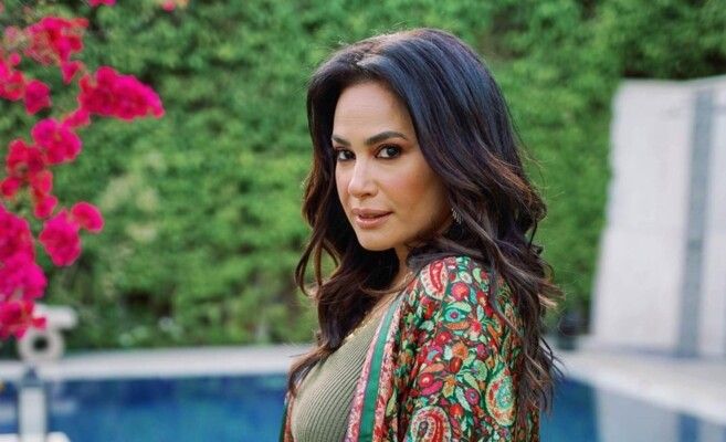 شاهد .. هند صبري تفجع برحيل والدتها