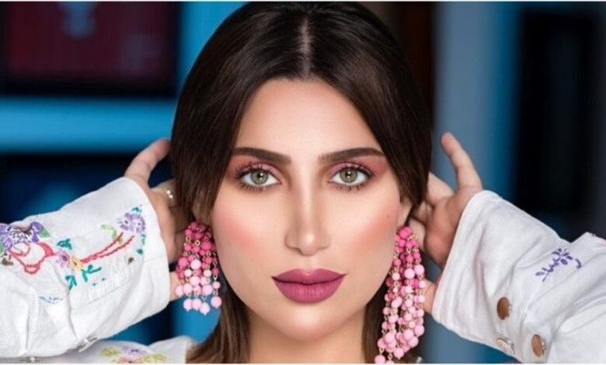 شاهد .. طفلة الدكتورة خلود تلتقي بمحمد رمضان وتدمع عينيها-بالفيديو