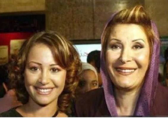 شاهد .. منة شلبي تفقد والدتها .. رحيل زيزي مصطفى بعد سنوات من الابتعاد عن الأضواء