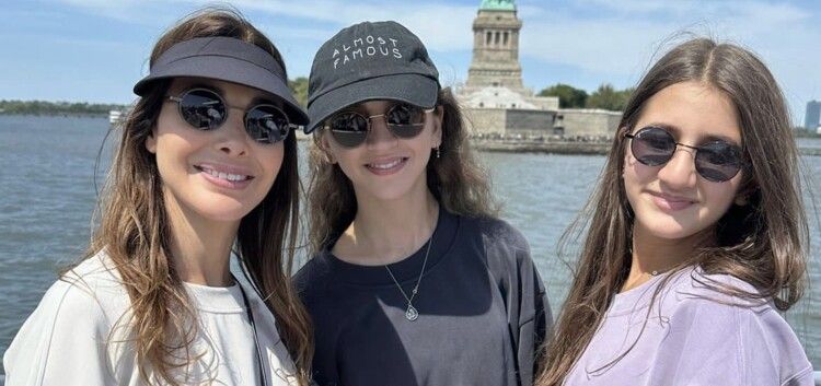 شاهد .. ابنة نانسي عجرم تلفت الأنظار بصوتها وعزفها على الغيتار… هل ولدت فنانة جديدة؟