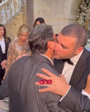 شاهد .. وائل كفوري يشارك في زفاف سيليو إيلي صعب بإطلالة أنيقة