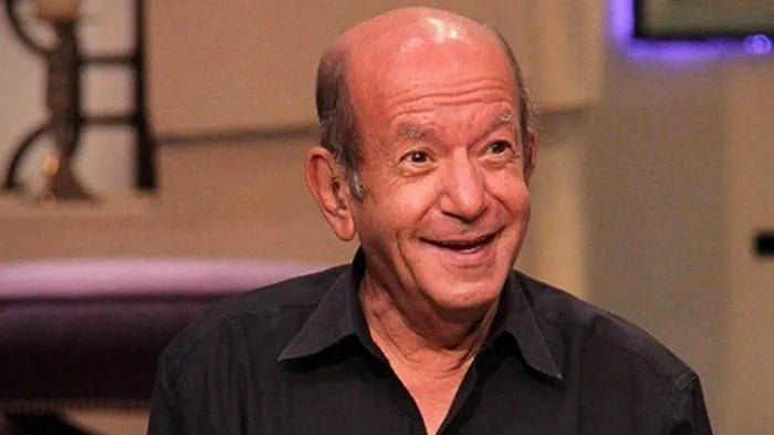 اتفرج.. أول ظهور لـ لطفي لبيب بعد خروجه من العناية المركزة