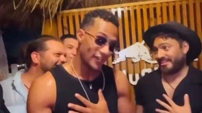 تكريمًا للكينج | بالفيديو.. تامر حسني ومحمد رمضان يقدمان "الذوق العالي" بأسلوب محمد منير