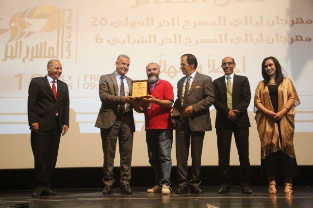 العرض المسرحي التونسي "لا موضة" يفوز بجائزة أفضل عرض في ختام مهرجان المسرح الحر الدولي بالأردن