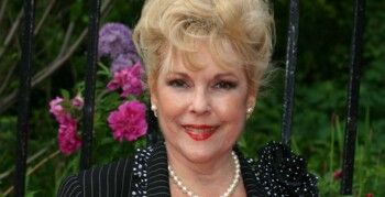 شاهد .. رحيل ممثلة شهيرة بعد تدهور حالتها الصحية