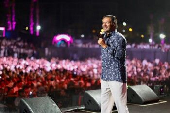 شاهد .. راغب علامة يُشعل صيف العلمين بحفل أسطوري ومشاهد إنسانية مؤثرة