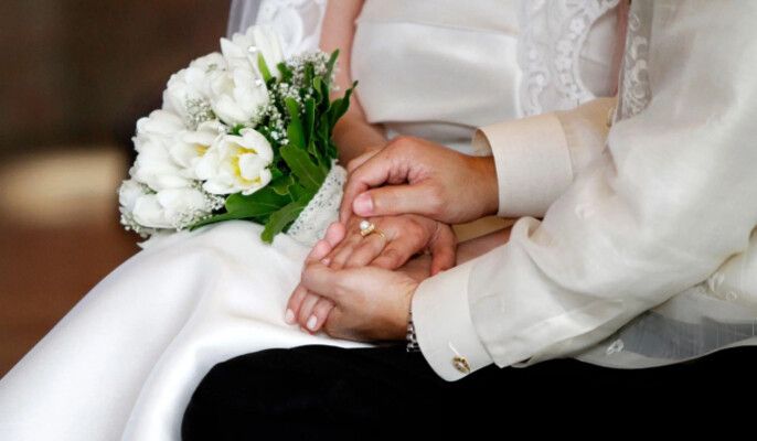 شاهد .. ممثلة عربية تحتفل بزفافها بأجواء عائلية