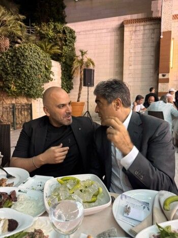 شاهد .. وائل كفوري يلبّي دعوة ناجي الأسطا.. وغداء فاخر يوحّد الفنانين والسياسيين في البردوني