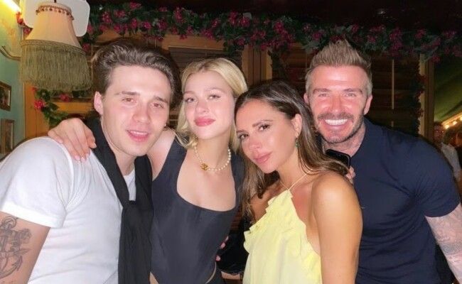 شاهد .. ابن ديفيد بيكهام يلتقط صوراً جريئة لزوجته في الحمام.. وهي تنشرها