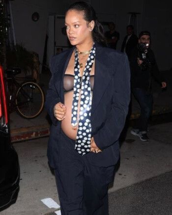 شاهد .. ريهانا تستعرض حملها الثالث بإطلالة جريئة من توقيعها الخاص