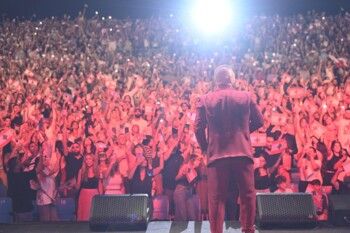 شاهد .. بعد الخيانة الشهيرة في حفل "كولدبلاي" .. هكذا اتخذ جوزيف عطية احتياطاته في أعياد بيروت