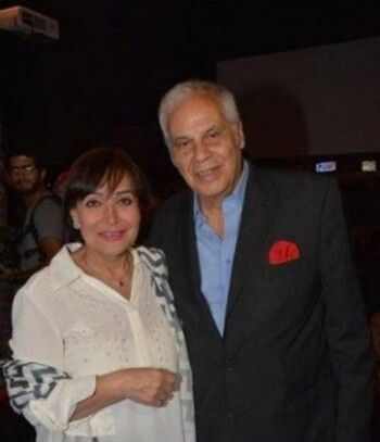 شاهد .. ممثلة مصرية مشهورة تنهار بعد دخول زوجها إلى المستشفى