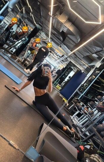 شاهد .. سيبيل بو شعيا تستعرض رشاقتها في الجيم