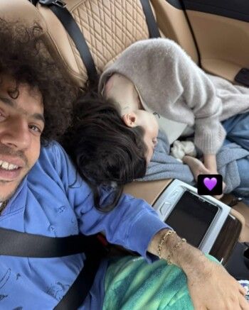 شاهد .. سيلينا غوميز نائمة.. وبيني بلانكو يحتفل بطريقته الخاصة!