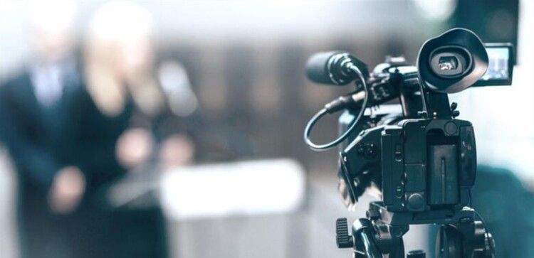 شاهد .. إعلامي عربي شهير ومهم يتعرض لوعكة صحية مباشرةً على الهواء