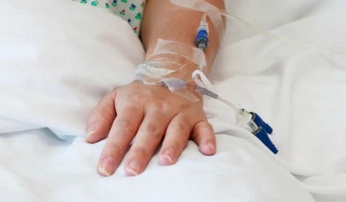 شاهد .. ممثلة شهيرة تتعرض لإصابة.. وتثير قلق محبيها