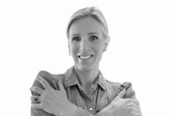 شاهد .. أول ظهور لـ كريستين كابوت بعد فضيحة "Coldplay" .. وهذه حقيقة إنفصالها