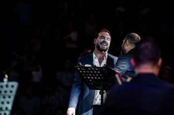 شاهد .. على مسرح الحمامات في تونس .. وائل جسار يودّع زياد الرحباني بالأغنية التي لا تموت