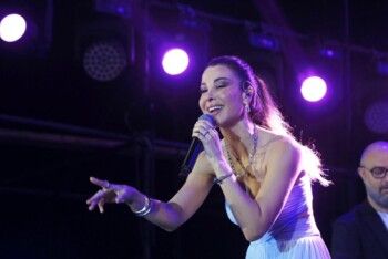 شاهد .. نانسي عجرم وحكيم يُشعلان "ليالي مراسي" في الساحل الشمالي