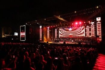 شاهد .. ليلة موسيقية حالمة.. غي مانوكيان يسطع في سماء بيروت