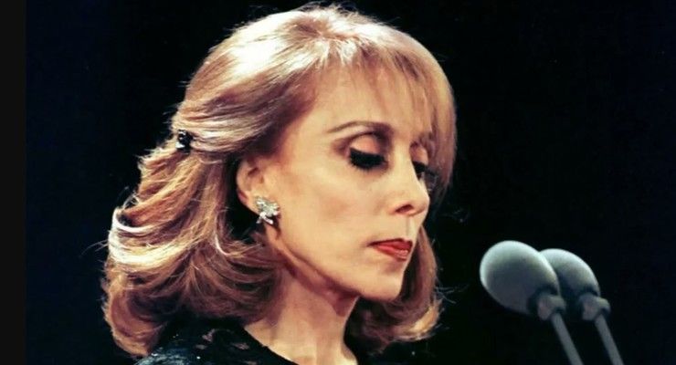 شاهد .. فيروز تصل إلى عزاء إبنها زياد الرحباني- بالصور