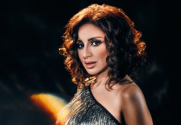 شاهد .. بعد إزالة الورم.. أنغام تشارك هذه اللقطة من غرفتها في المستشفى