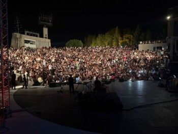 شاهد .. الشامي يحقق حلمه بالغناء في تونس ويشعل أجواء مهرجان الحمامات