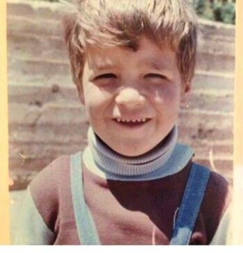 شاهد .. زين العمر بصورة من طفولته ويُعلّق بطرافة