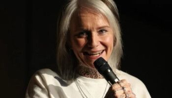 شاهد .. جولة سياحية تتحول إلى مأساة.. اتهام فنانة بالسرقة خلال رحلتها في تركيا