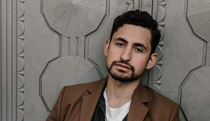 شاهد .. أمير المصري يسحر جمهور فينيسيا برومانسية "100 Nights of Hero"