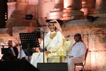 شاهد .. خالد عبد الرحمن يشعل مدرجات "الجنوبي" .. وجمهوره يردّد أغانيه قبل أن يبدأ