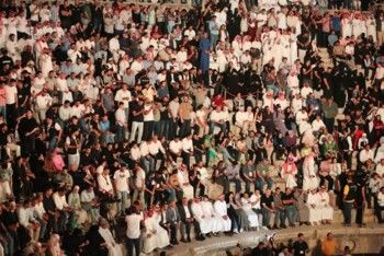 شاهد .. خالد عبد الرحمن يشعل مدرجات "الجنوبي" .. وجمهوره يردّد أغانيه قبل أن يبدأ