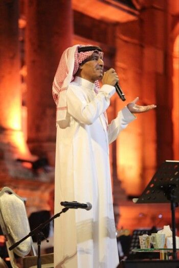 شاهد .. خالد عبد الرحمن يشعل مدرجات "الجنوبي" .. وجمهوره يردّد أغانيه قبل أن يبدأ