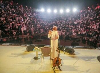 شاهد .. خالد عبد الرحمن يشعل مدرجات "الجنوبي" .. وجمهوره يردّد أغانيه قبل أن يبدأ