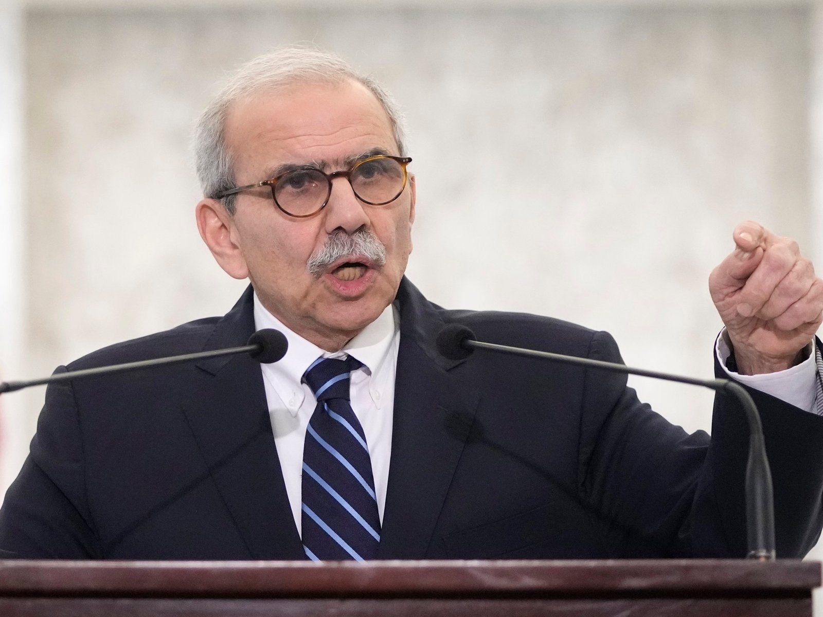 اتفرج – رئيس حكومة لبنان: حديث نعيم قاسم تهديد مبطن بالحرب الأهلية