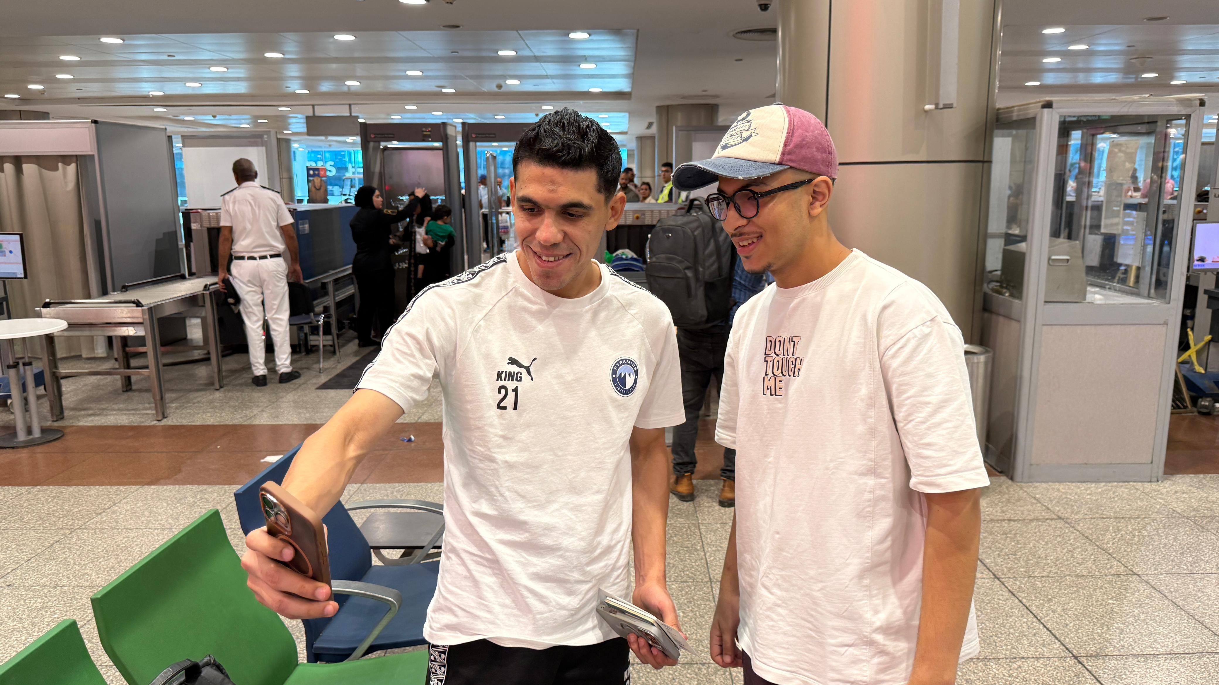 بعثة بيراميدز تصل مطار القاهرة استعدادًا للتوجه إلى السعودية لمواجهة أهلى جدة