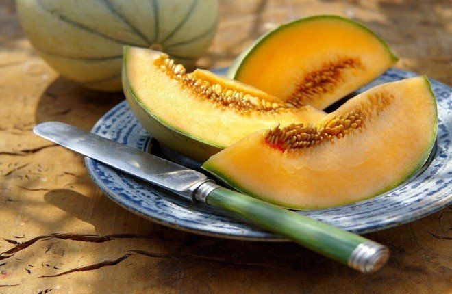 6 فوائد صحية وجمالية للبطيخ الأصفر.. فاكهة الصيف المنعشة