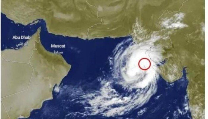 منخفض مداري متعمق في بحر العرب يتطور لعاصفة.. ما التفاصيل؟