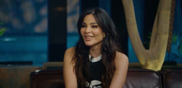 شاهد .. النجمة اللبنانية نادين نجيم تتعرض لإصابة مؤلمة خلال حضورها مباراة الـNBA في أبوظبي