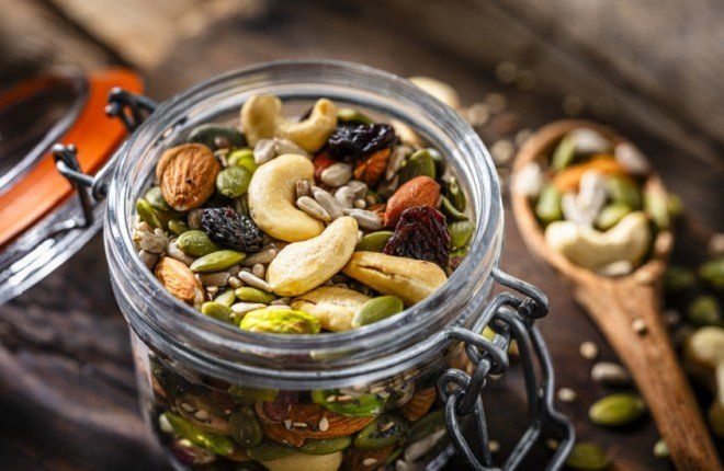 لماذا لا تسبب المكسرات زيادة الوزن رغم سعراتها العالية؟ أبحاث علمية تجيب