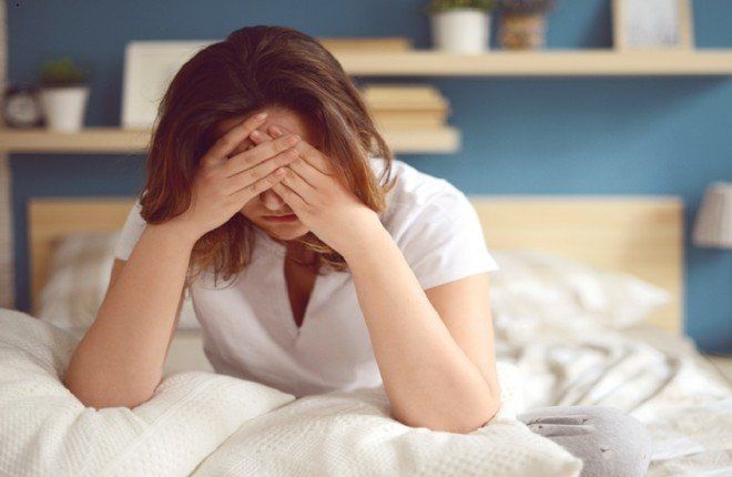 نقص السوائل يفسر الشعور بالإرهاق صباحًا