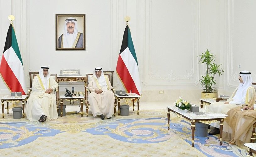 ولي العهد يتسلّم دعوة لحضور القمة العالمية للحكومات 2026 في دبي فبراير المقبل