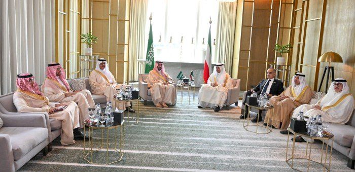 شاهد .. وزير الإعلام الكويتي يبحث مع وزير الثقافة السعودي أوجه التعاون الثقافي المشترك