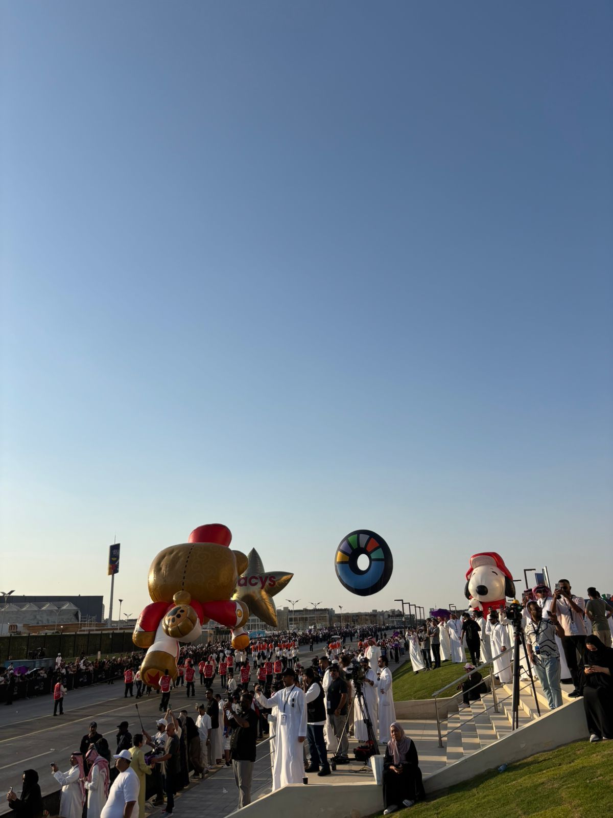 بالونات عملاقة بألوان زاهية تزين سماء الرياض فى افتتاح موسم 2025
